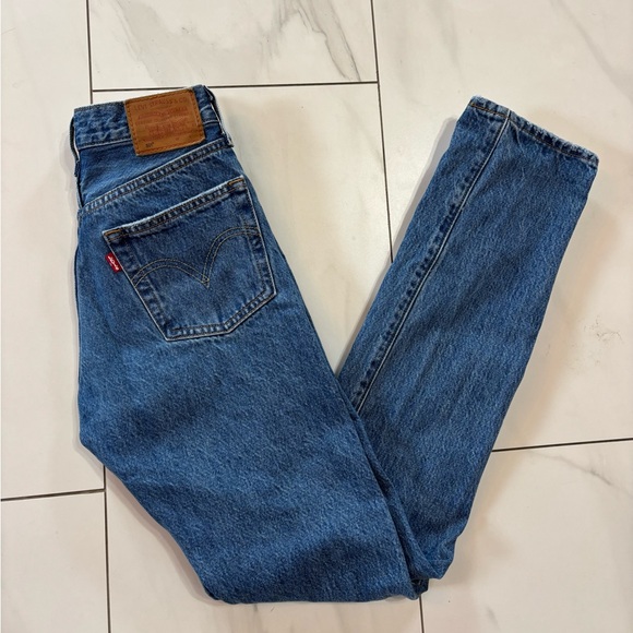 Levis 501 high waisted button fly jeans 23x29- like new! - Picture 10 of 12